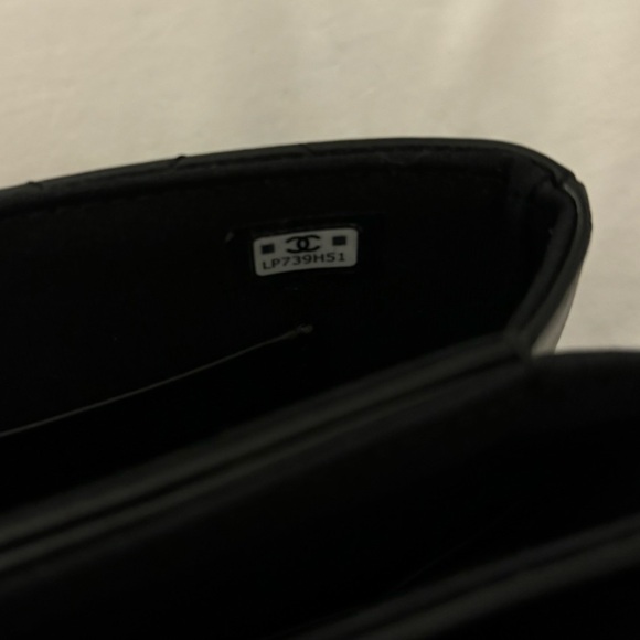 CHANEL 🖤 23A Black Shiny Leather Phone Holder on a Chain - Picture 8 of 15